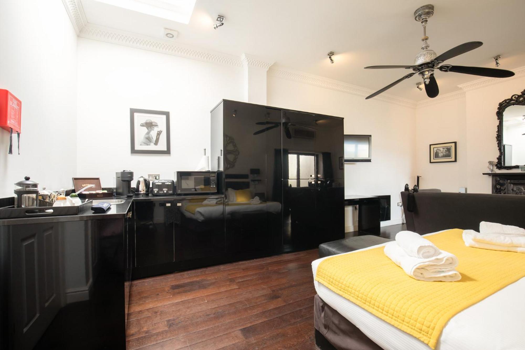 Strozzi Palace Suites By Mansley Челтнъм Екстериор снимка