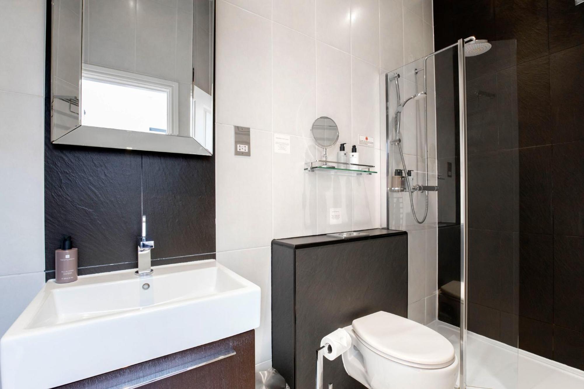 Strozzi Palace Suites By Mansley Челтнъм Екстериор снимка