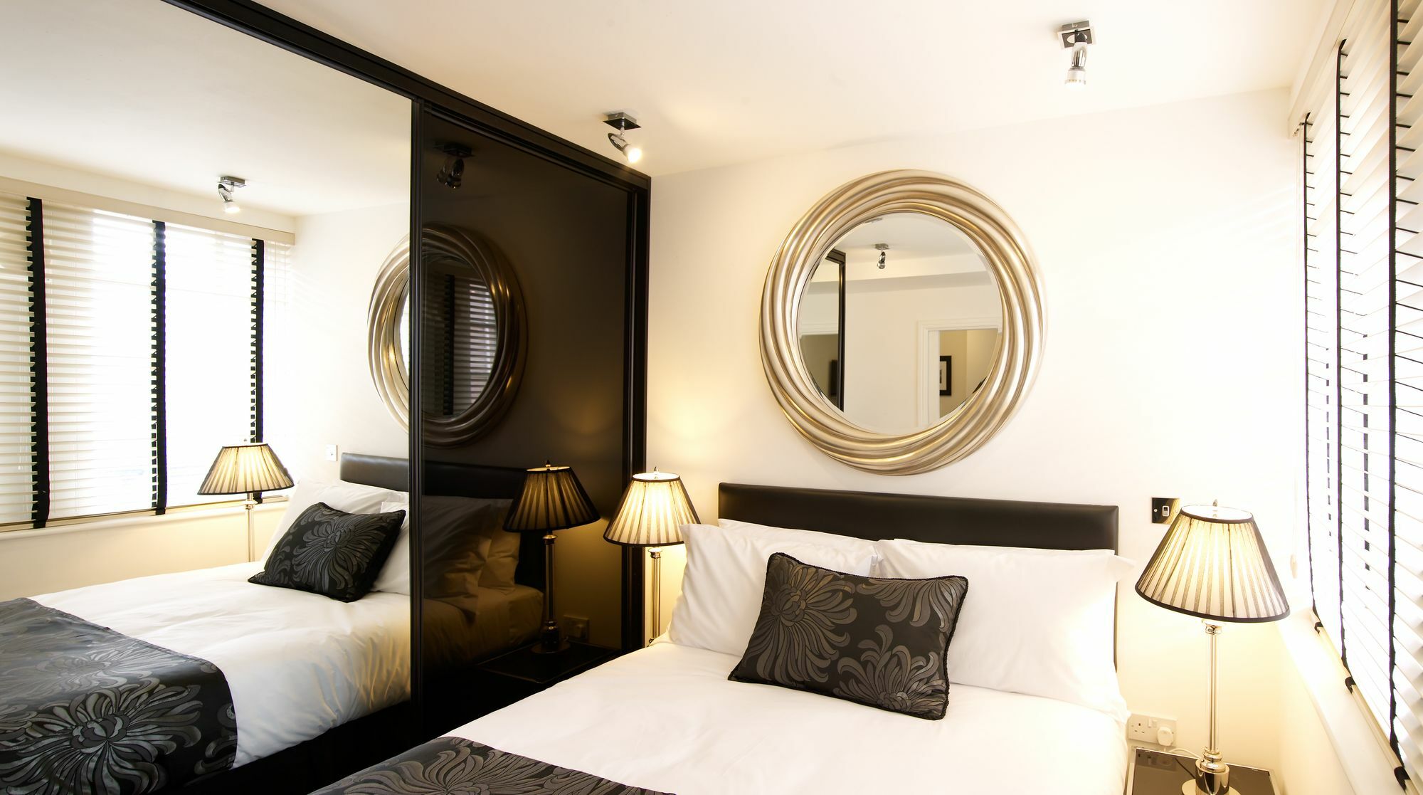 Strozzi Palace Suites By Mansley Челтнъм Екстериор снимка